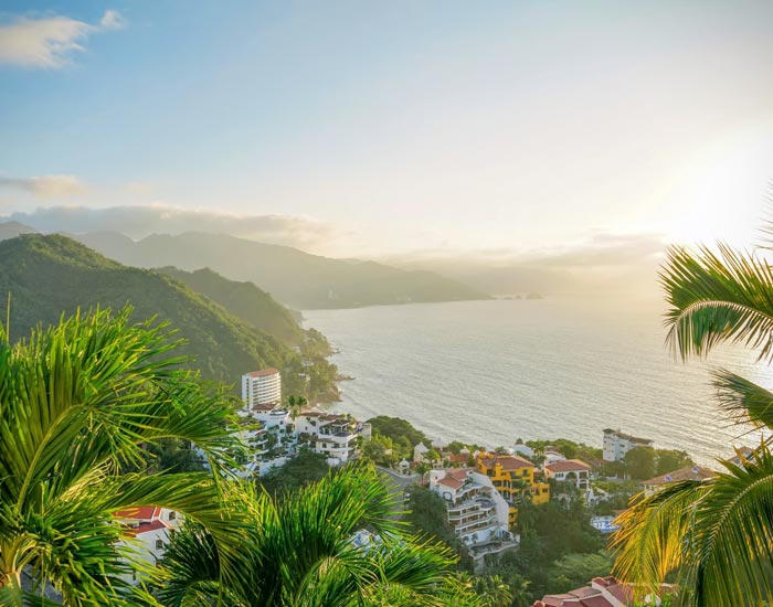 Bellezas coloniales y Puerto Vallarta