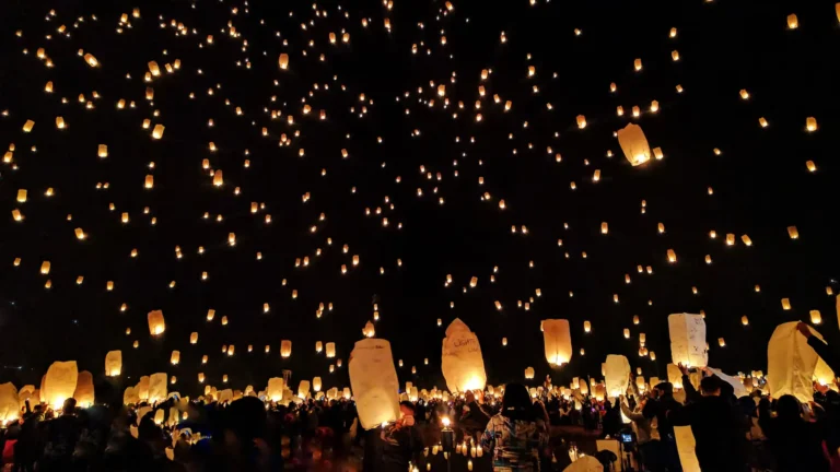 Festival de Linternas Loy Kraton